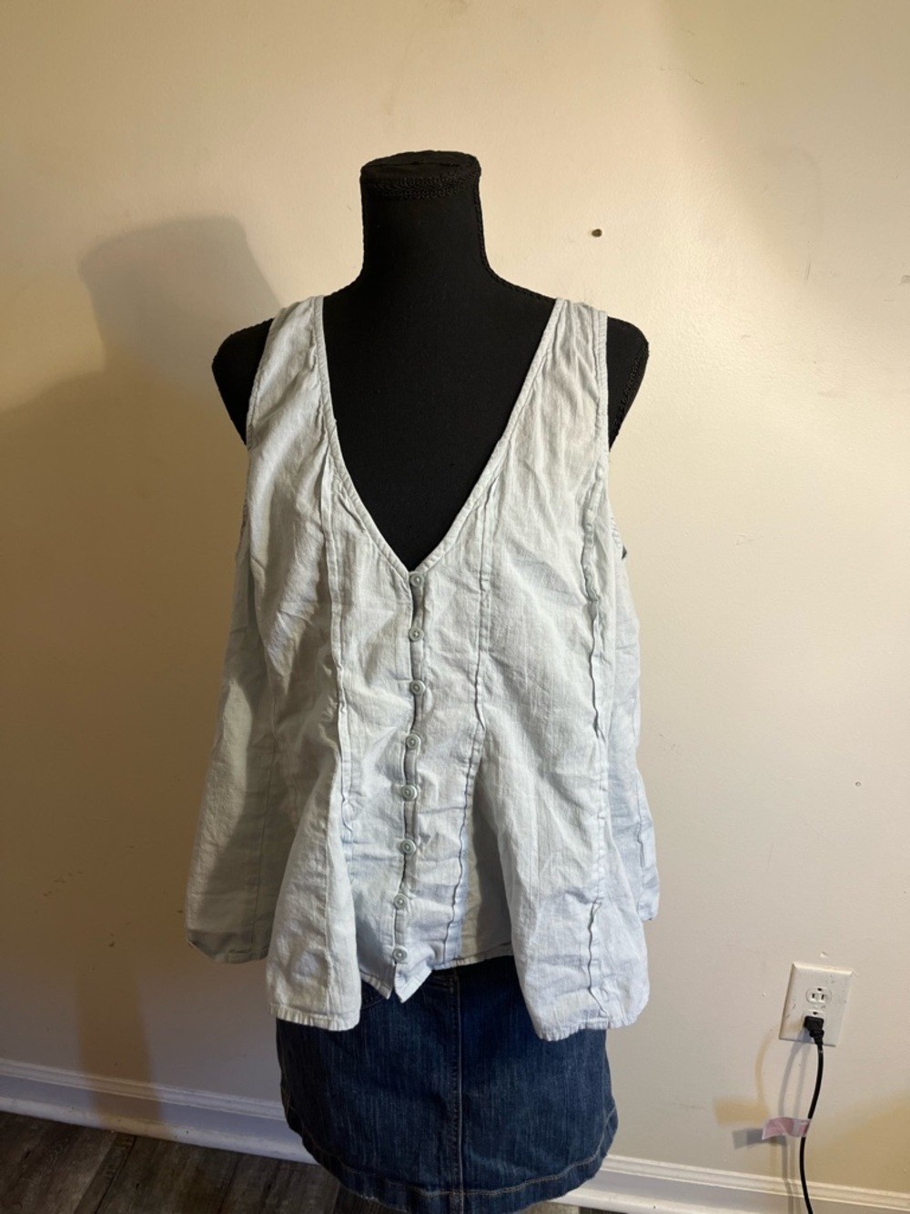Universal Thread Light Blue Button-Front Linen Blend Women's Tank Top
